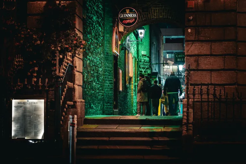 So You Think You Know How to Drink in Dublin: Temple Bar Etiquette for the Clued-Up British Visitor